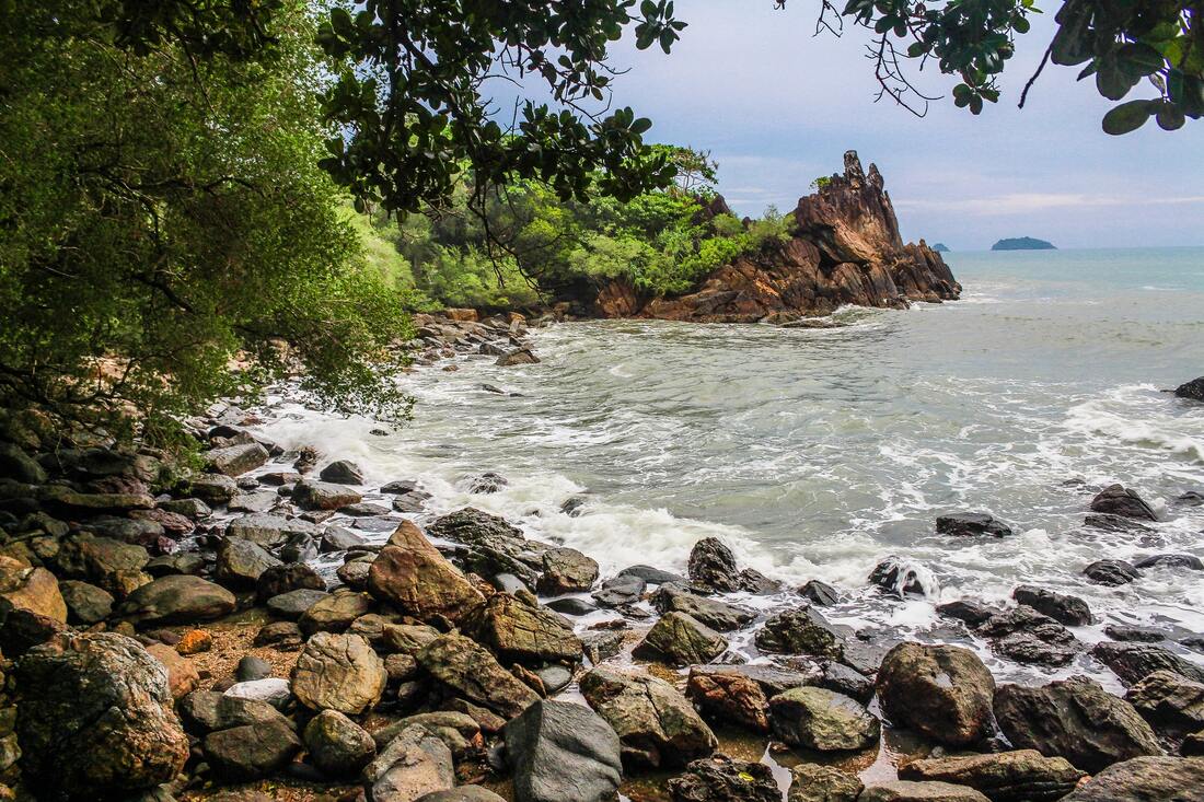 landscape-photography-of-sea-shore-719597